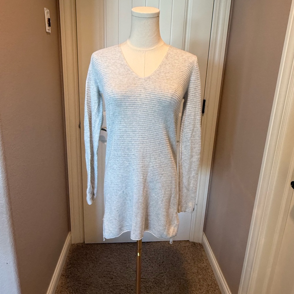 Old Navy Light Gray Knit Sweater